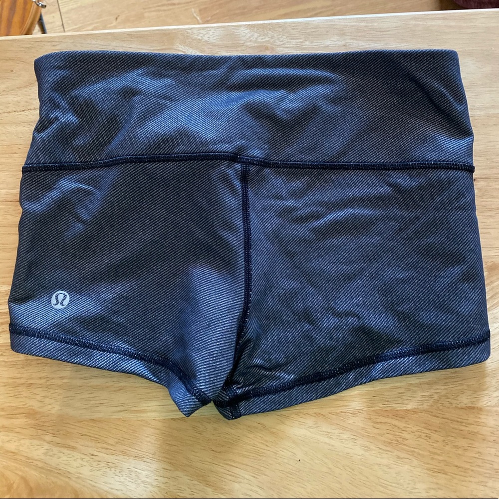 Lululemon sports booty shorts